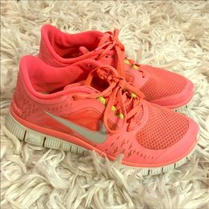 Pre-loved Nike free runs